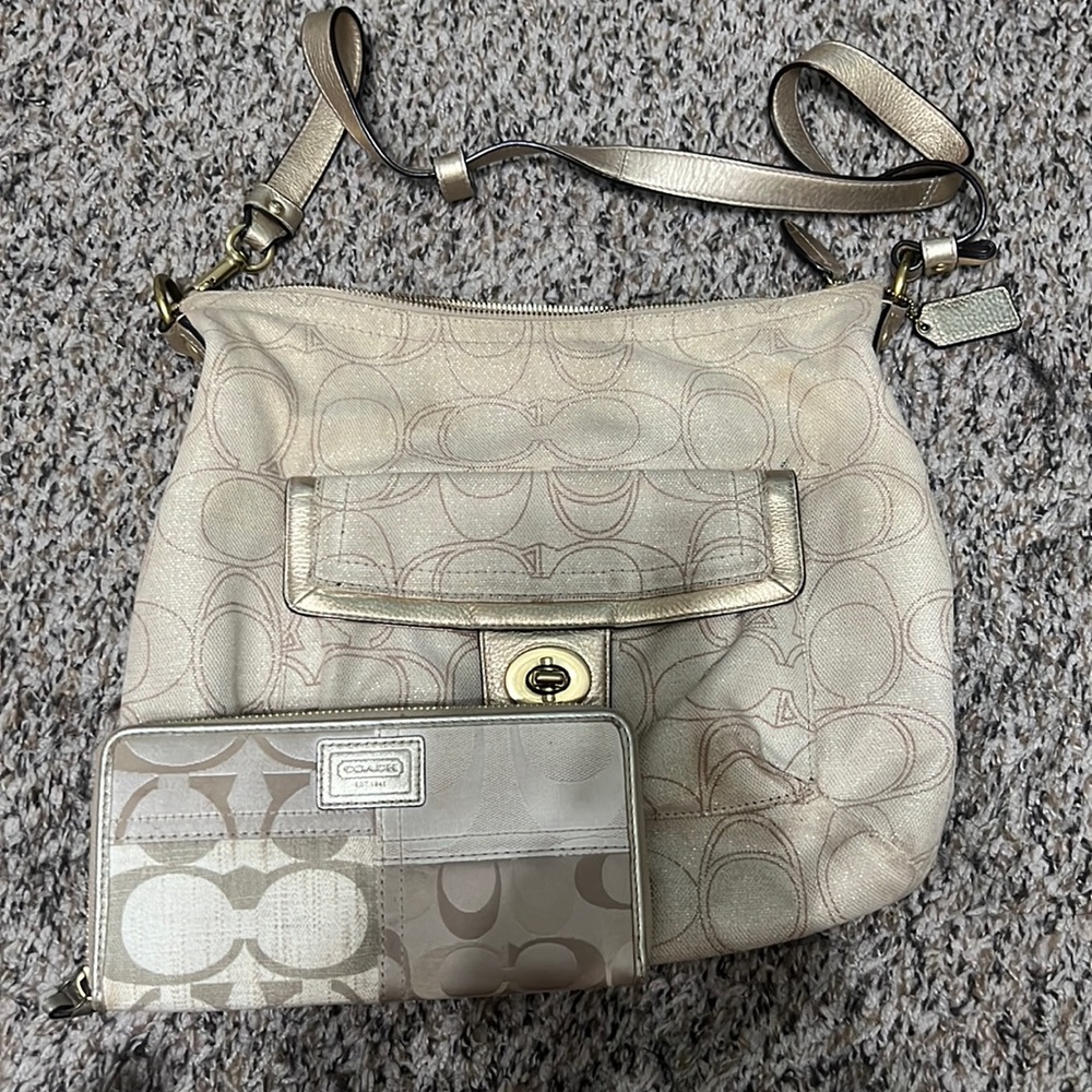 Vintage shoulder Coach Bag WITH WALLET & DUST Bag!